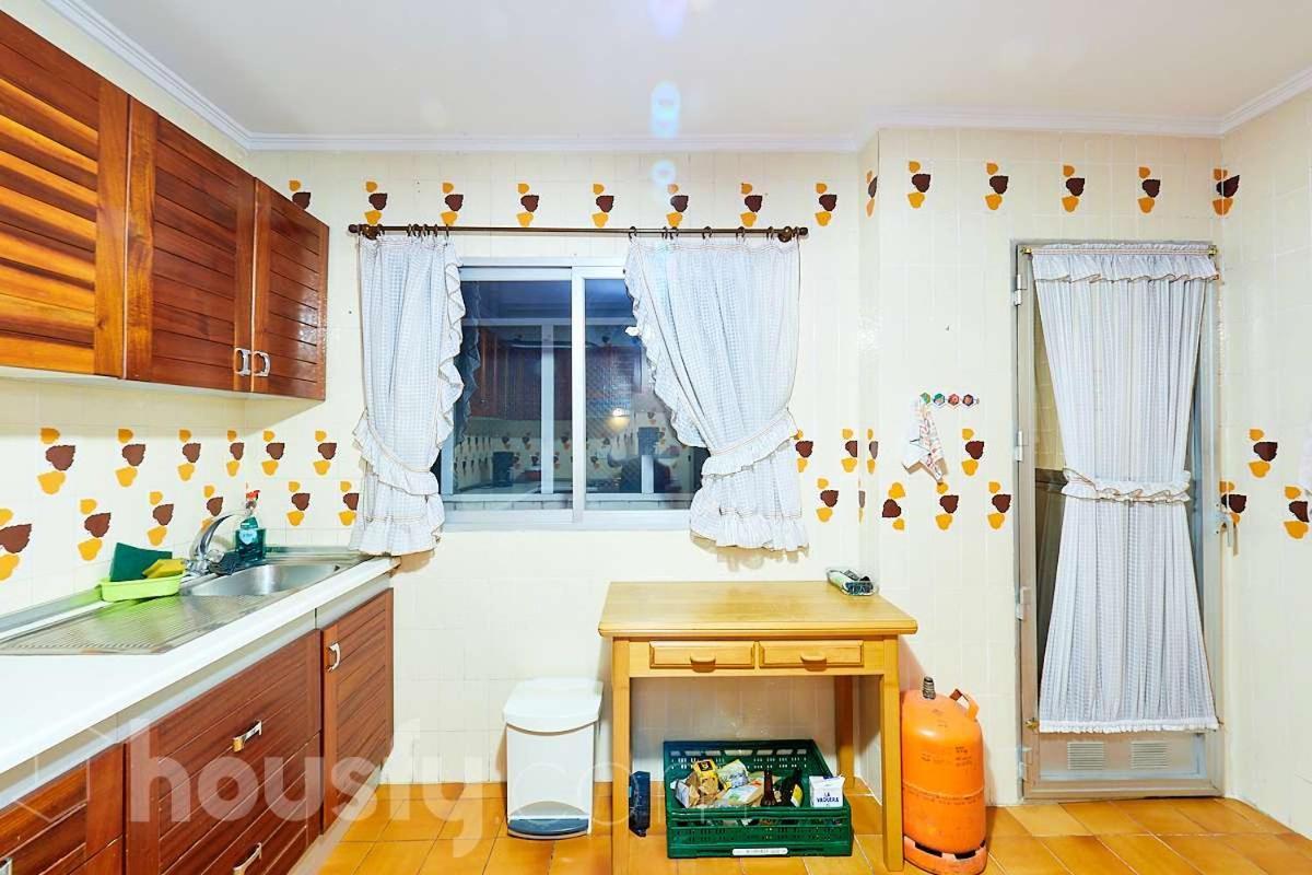 Lovely Bedroom In A Shared Apartment In The Center Of Аликанте Экстерьер фото